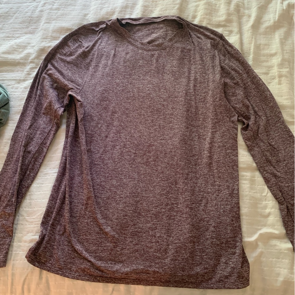Men’s Lululemon long sleeve in maroon